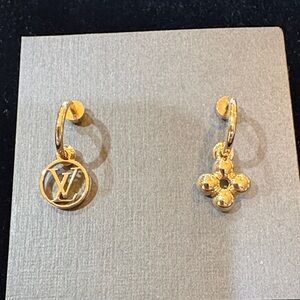 Louis Vuitton Blooming Earrings